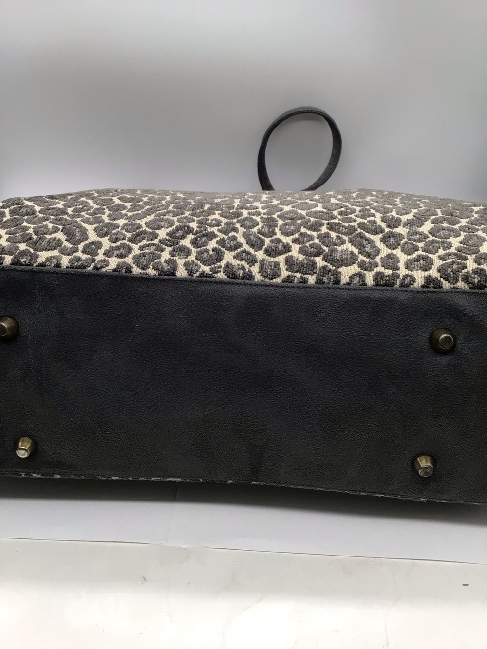 Atenti Weekend Overnight Gray Leopard Print Bag - Picture 8 of 10